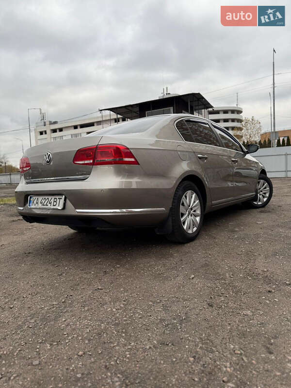 Седан Volkswagen Passat 2013 в Киеве