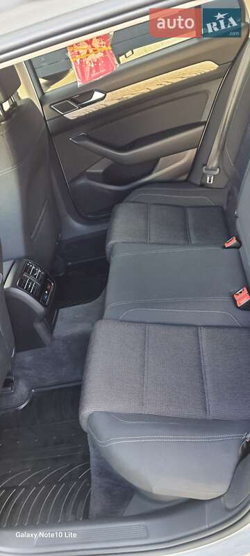 Універсал Volkswagen Passat 2015 в Одесі