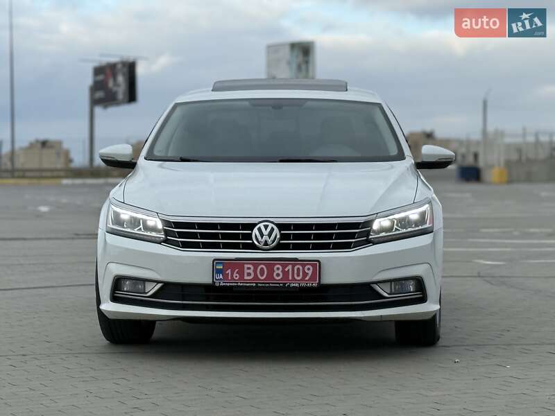 Седан Volkswagen Passat 2018 в Одессе