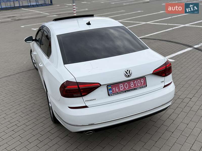 Седан Volkswagen Passat 2018 в Одессе