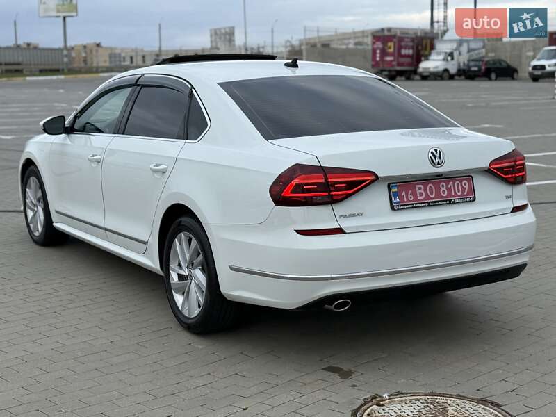 Седан Volkswagen Passat 2018 в Одессе