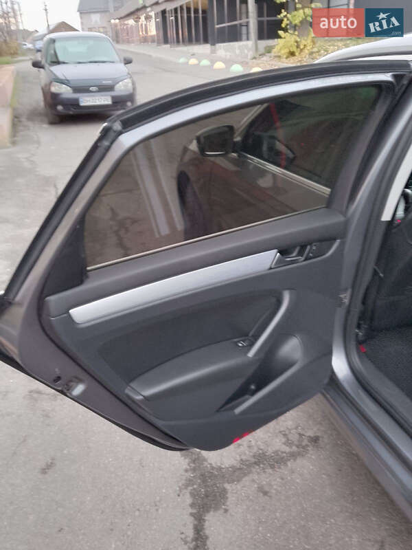 Седан Volkswagen Passat 2012 в Тростянце