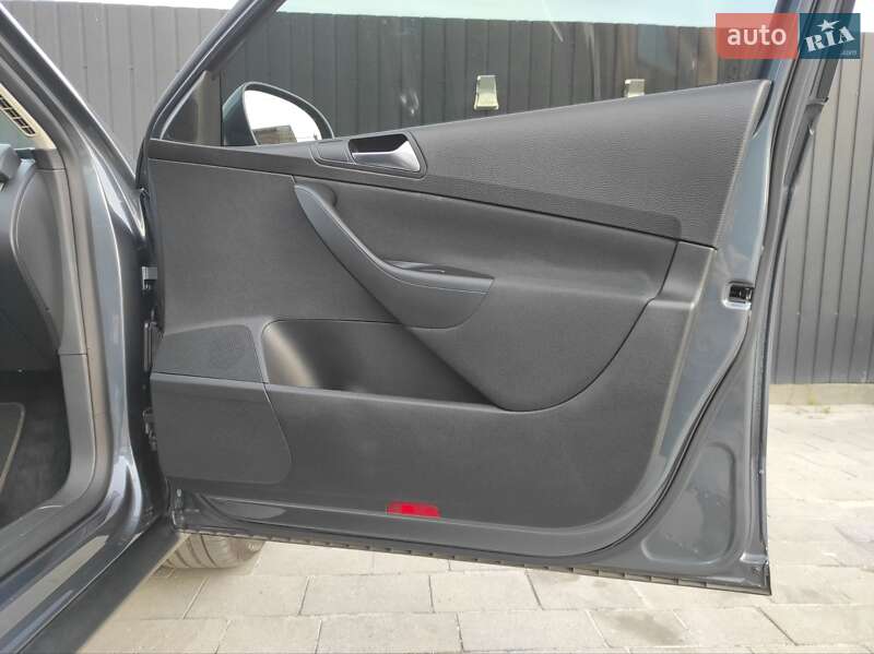 Универсал Volkswagen Passat 2009 в Мостиске