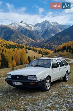 Універсал Volkswagen Passat 1988 в Дубровиці