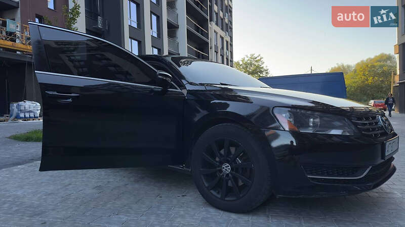 Седан Volkswagen Passat 2012 в Ивано-Франковске