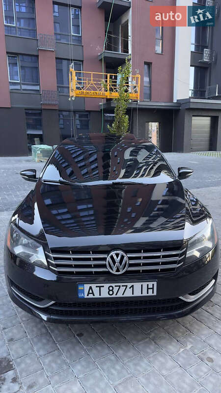 Седан Volkswagen Passat 2012 в Ивано-Франковске