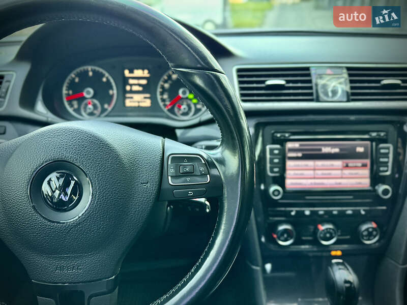 Седан Volkswagen Passat 2012 в Львове