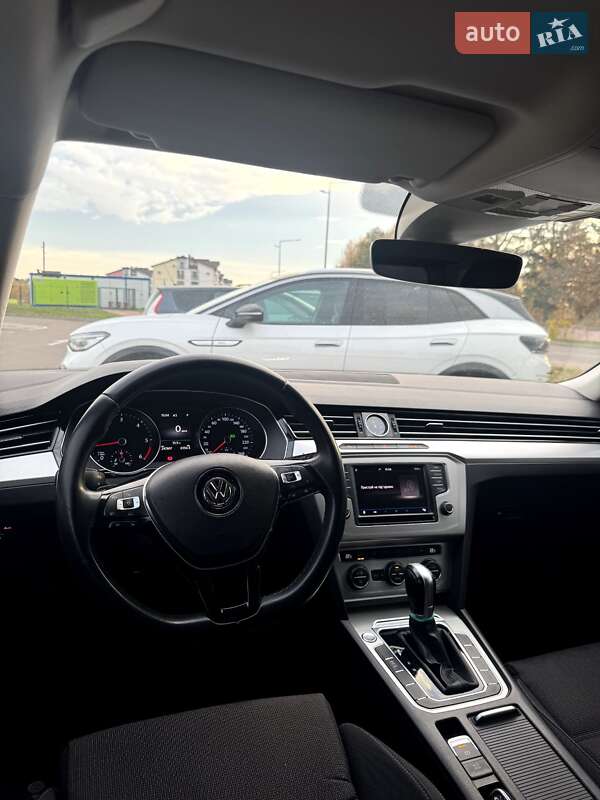 Универсал Volkswagen Passat 2016 в Ровно