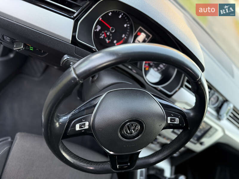 Универсал Volkswagen Passat 2016 в Хмельницком