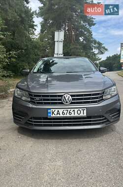 Седан Volkswagen Passat 2018 в Киеве