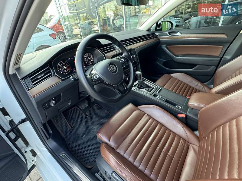 Седан Volkswagen Passat 2018 в Киеве фото 13 Седан Volkswagen Passat 2018 в Киеве