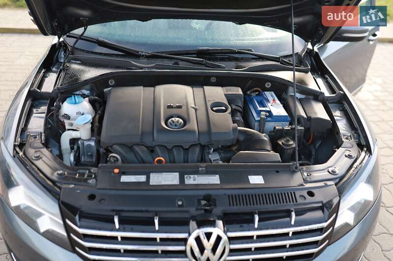 Седан Volkswagen Passat 2012 в Львове