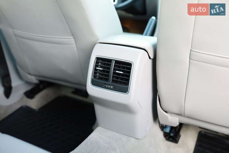 Седан Volkswagen Passat 2012 в Львове