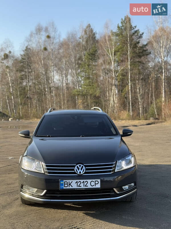 Універсал Volkswagen Passat 2011 в Сарнах