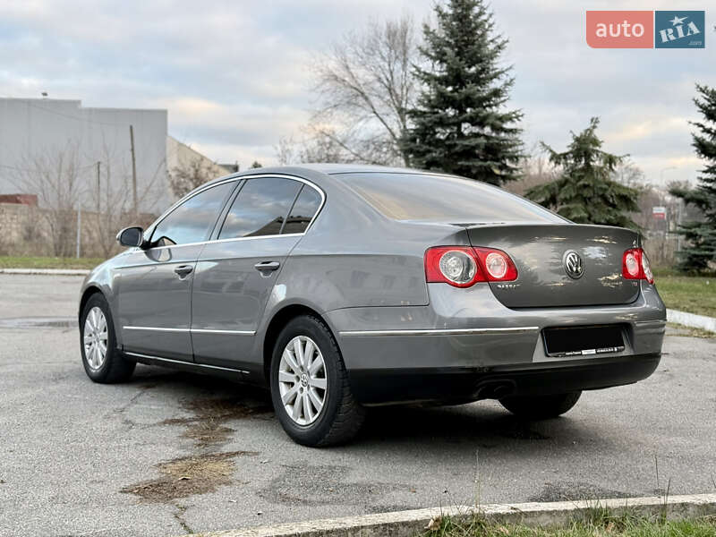 Седан Volkswagen Passat 2008 в Днепре