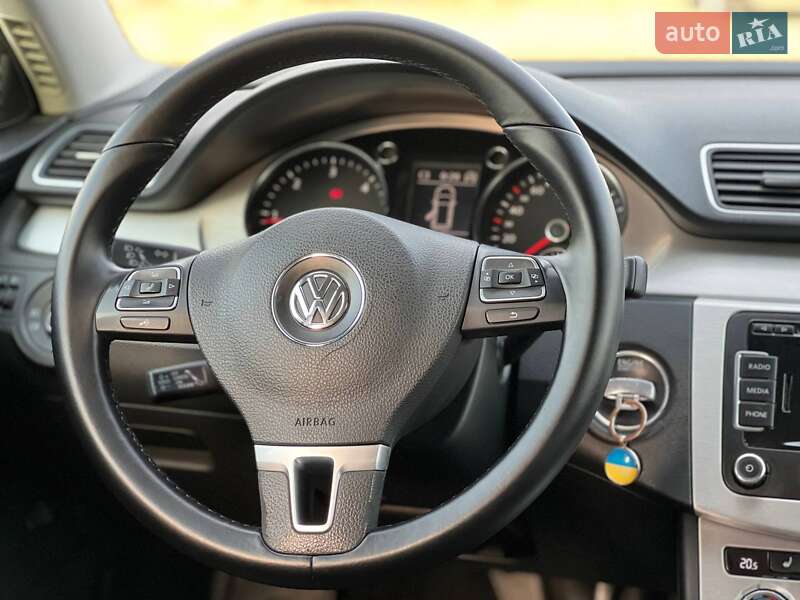 Универсал Volkswagen Passat 2012 в Стрые