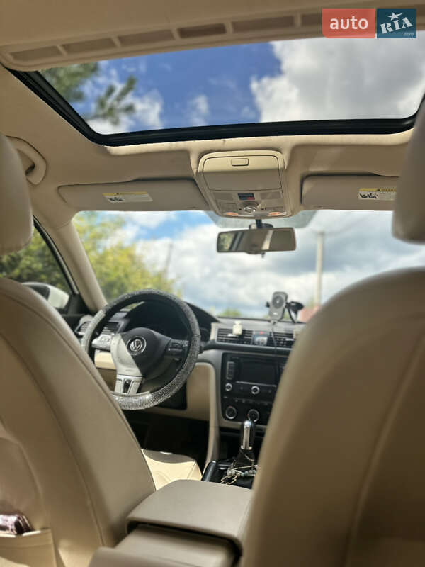 Седан Volkswagen Passat 2013 в Львове