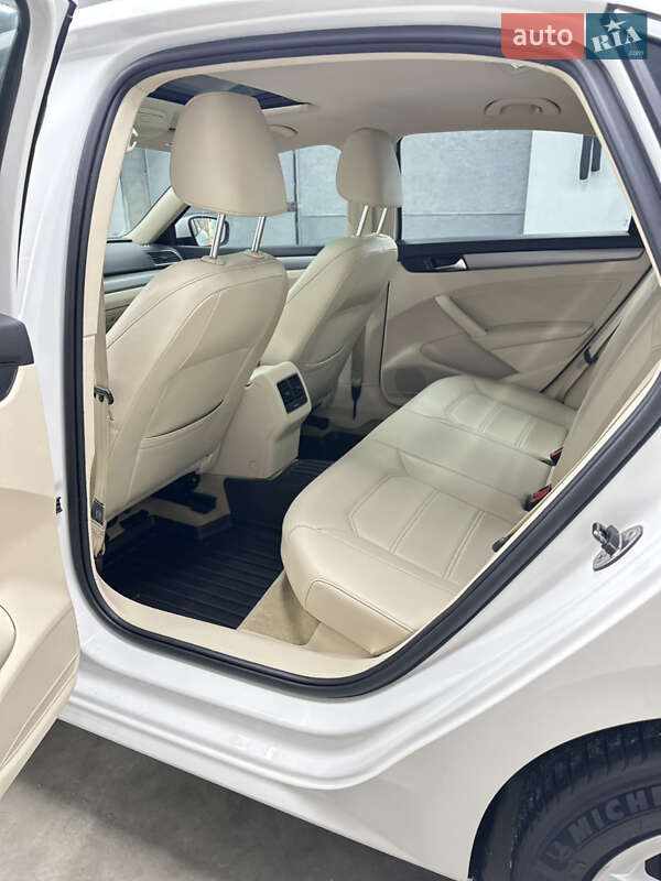 Седан Volkswagen Passat 2013 в Львове