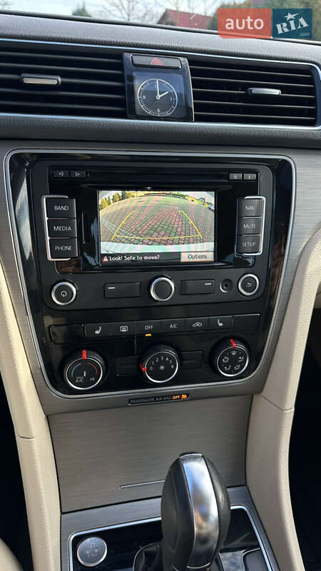 Седан Volkswagen Passat 2013 в Львове