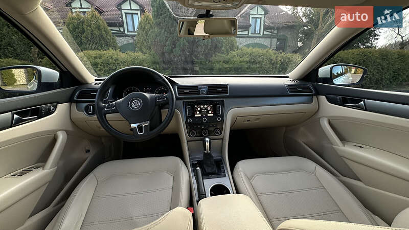 Седан Volkswagen Passat 2013 в Львове