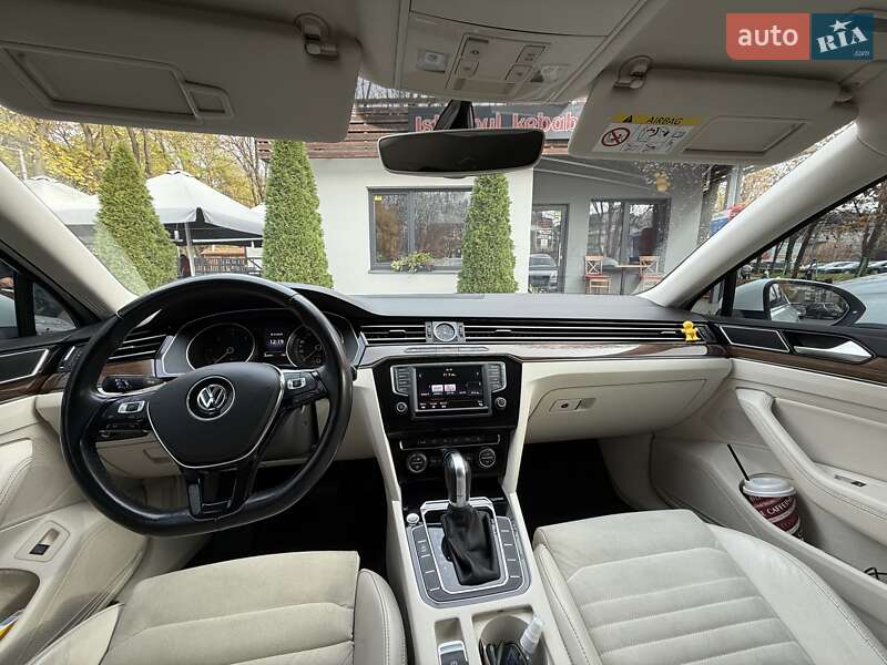 Седан Volkswagen Passat 2015 в Ужгороді