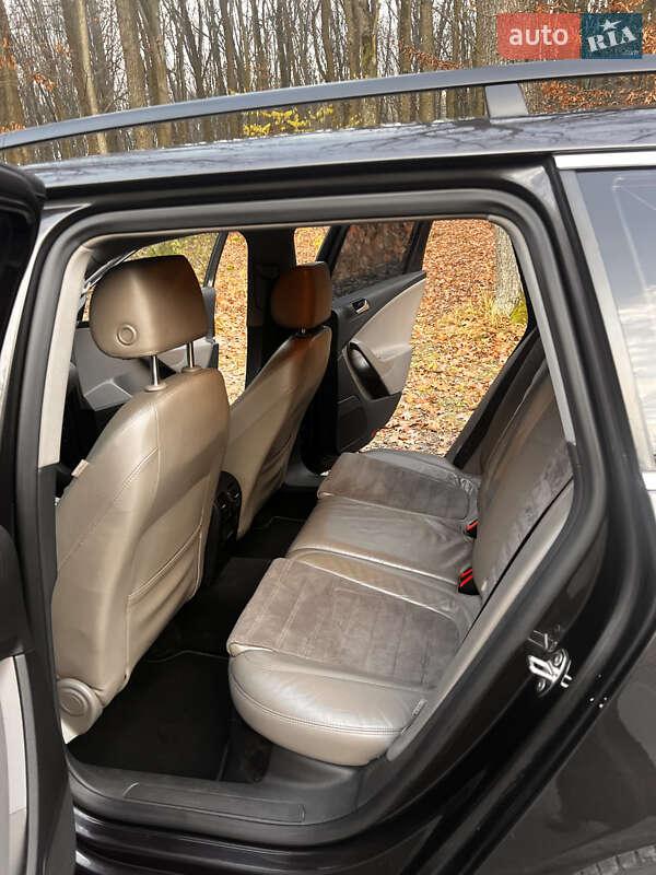 Універсал Volkswagen Passat 2010 в Луцьку