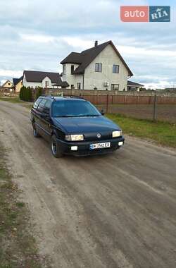 Универсал Volkswagen Passat 1993 в Сарнах