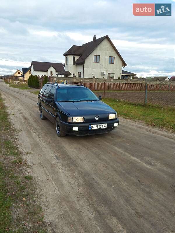 Универсал Volkswagen Passat 1993 в Сарнах фото Универсал Volkswagen Passat 1993 в Сарнах