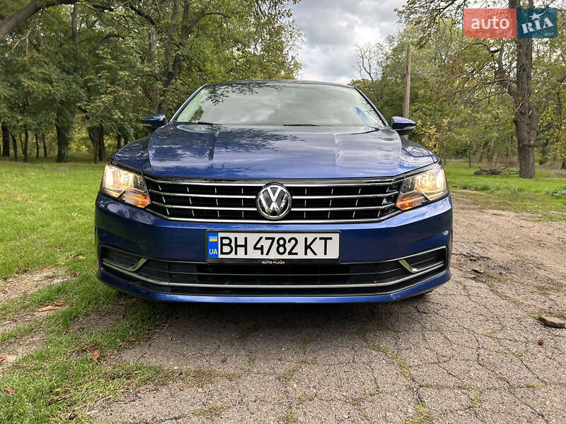 Седан Volkswagen Passat 2015 в Одессе