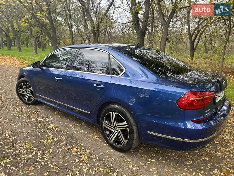 Седан Volkswagen Passat 2015 в Одессе