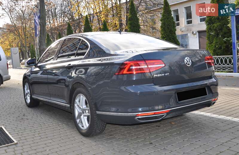 Седан Volkswagen Passat 2017 в Одессе