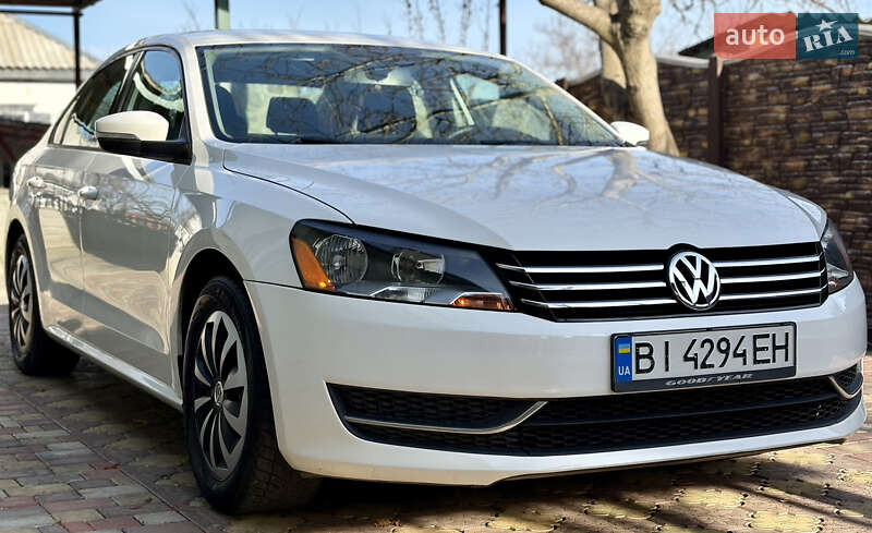 Седан Volkswagen Passat 2014 в Кременчуге фото Седан Volkswagen Passat 2014 в Кременчуге