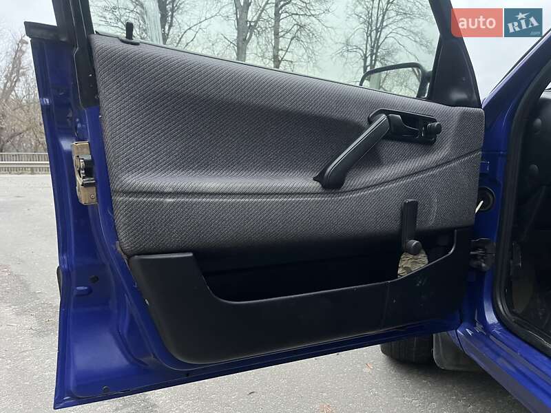 Седан Volkswagen Passat 1988 в Гадяче