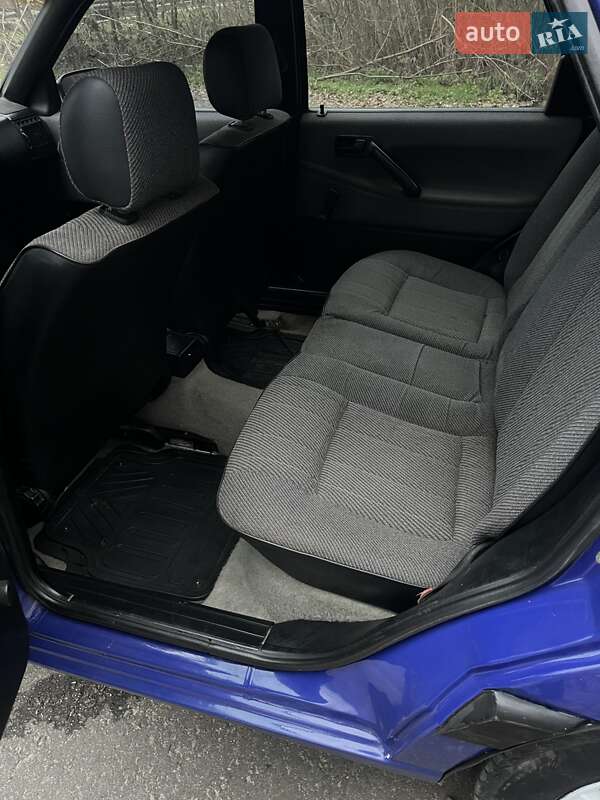 Седан Volkswagen Passat 1988 в Гадяче