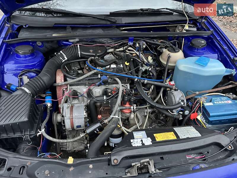 Седан Volkswagen Passat 1988 в Гадяче