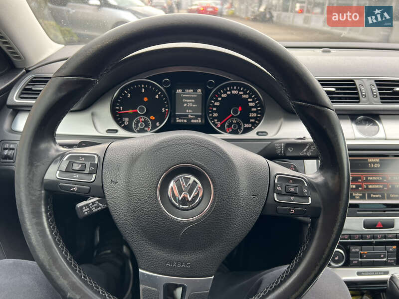 Универсал Volkswagen Passat 2010 в Киеве