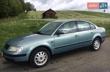 Седан Volkswagen Passat 1998 в Коломиї