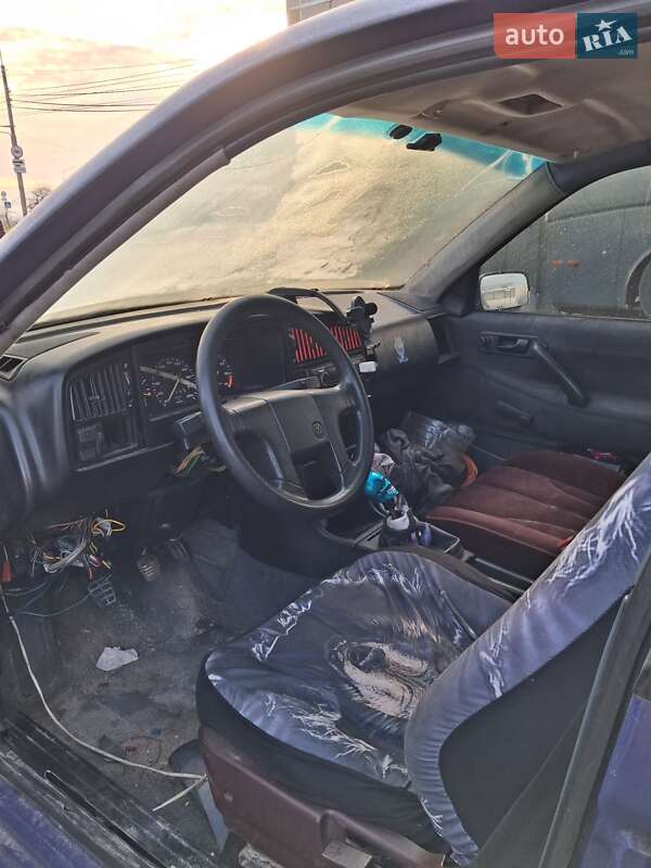 Седан Volkswagen Passat 1988 в Киеве