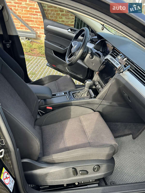 Универсал Volkswagen Passat 2018 в Львове