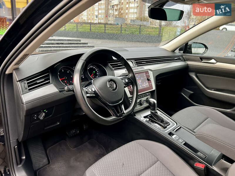 Седан Volkswagen Passat 2017 в Тернополе