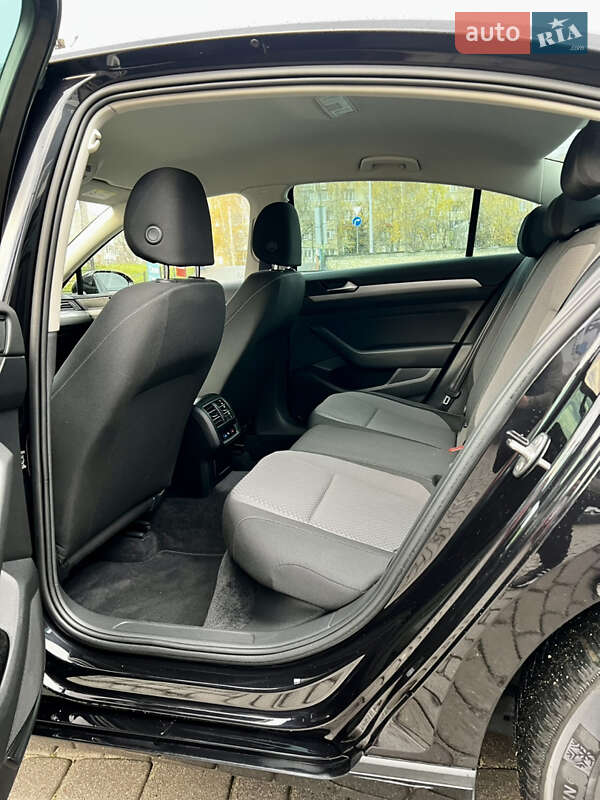 Седан Volkswagen Passat 2017 в Тернополе