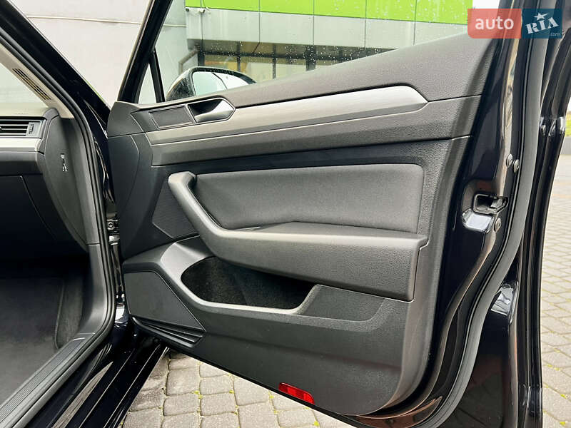 Седан Volkswagen Passat 2017 в Тернополе