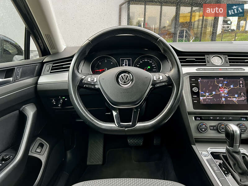 Седан Volkswagen Passat 2017 в Тернополе