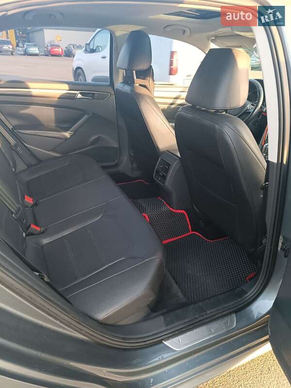 Седан Volkswagen Passat 2016 в Киеве