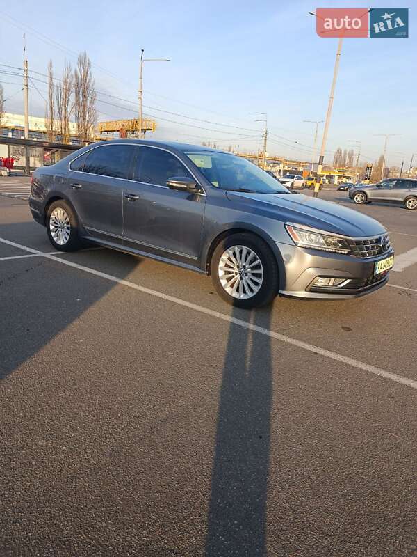 Седан Volkswagen Passat 2016 в Киеве