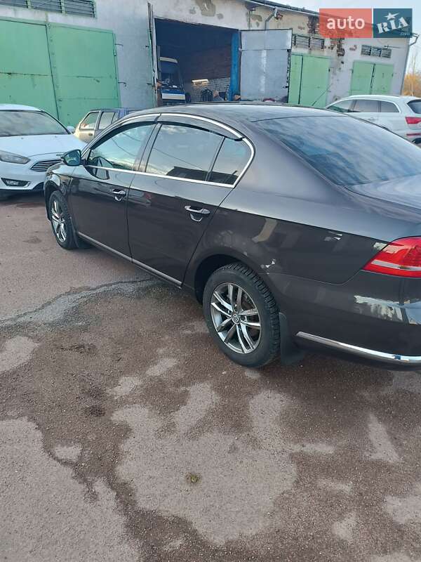 Седан Volkswagen Passat 2011 в Житомире фото 5 Седан Volkswagen Passat 2011 в Житомире