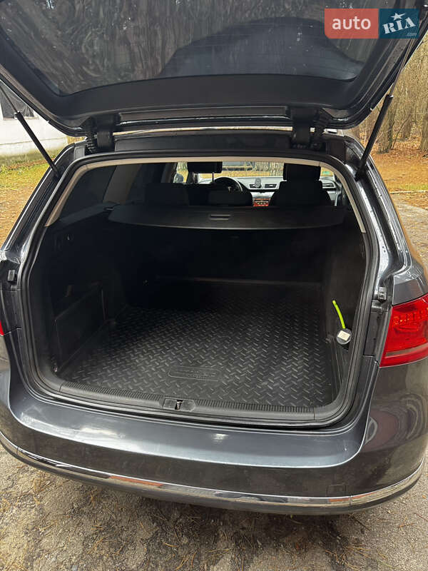 Універсал Volkswagen Passat 2011 в Охтирці