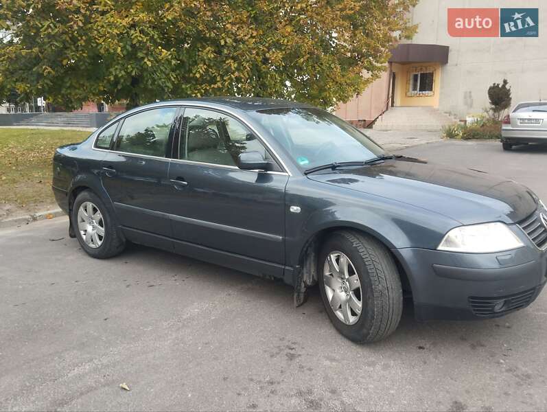 Седан Volkswagen Passat 2002 в Новояворівську