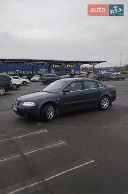 Седан Volkswagen Passat 2002 в Новояворовске