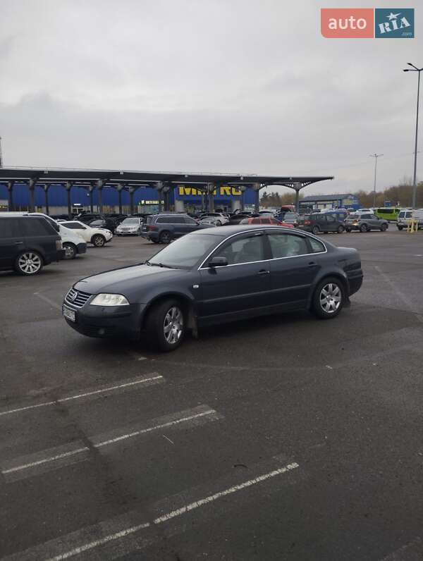 Седан Volkswagen Passat 2002 в Новояворівську